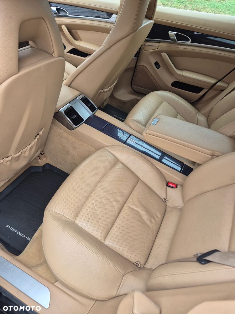Porsche Panamera 4S - 7
