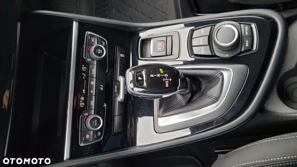 BMW Seria 2 218d Advantage - 4