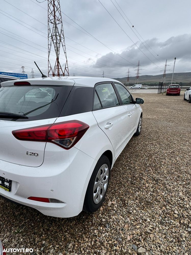 Hyundai i20 1.1 CRDi Comfort+ - 14
