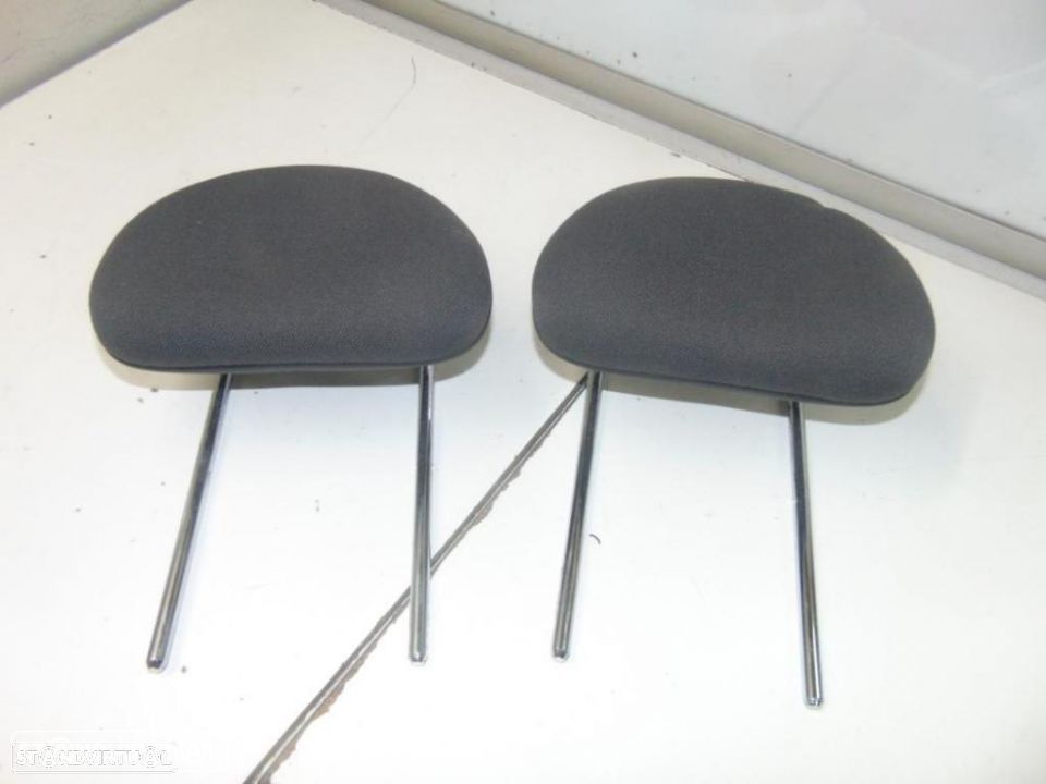 Opel Corsa C encostos de cabeça - 1