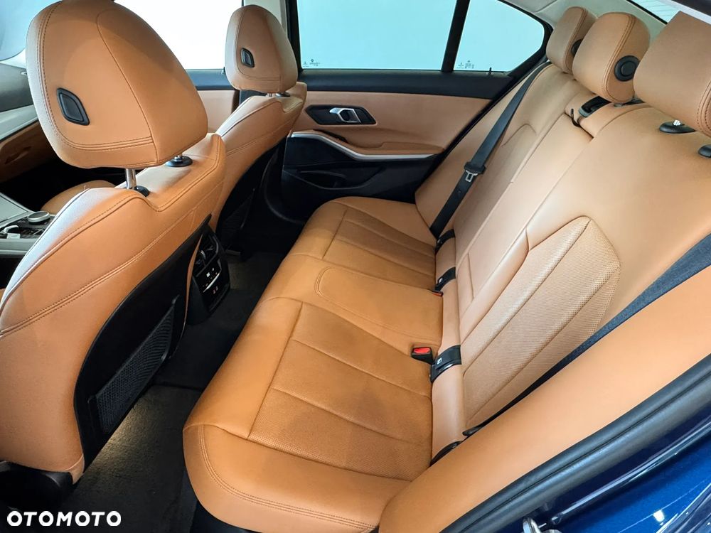 BMW Seria 3 318d MHEV Sport Line - 16