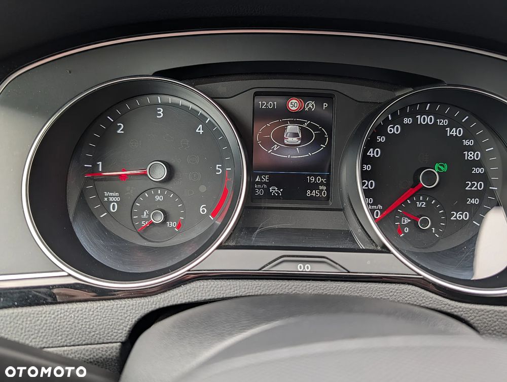 Volkswagen Passat 2.0 TDI SCR DSG - 34