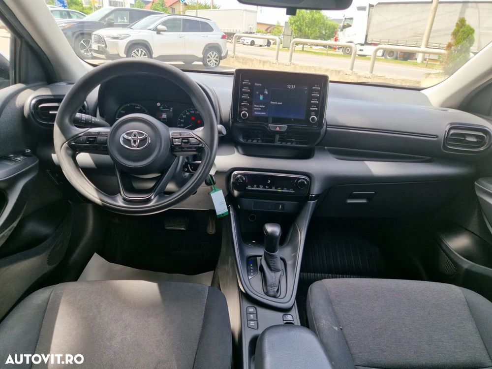 Toyota Yaris 1.5 VVT-i HSD Eco - 11