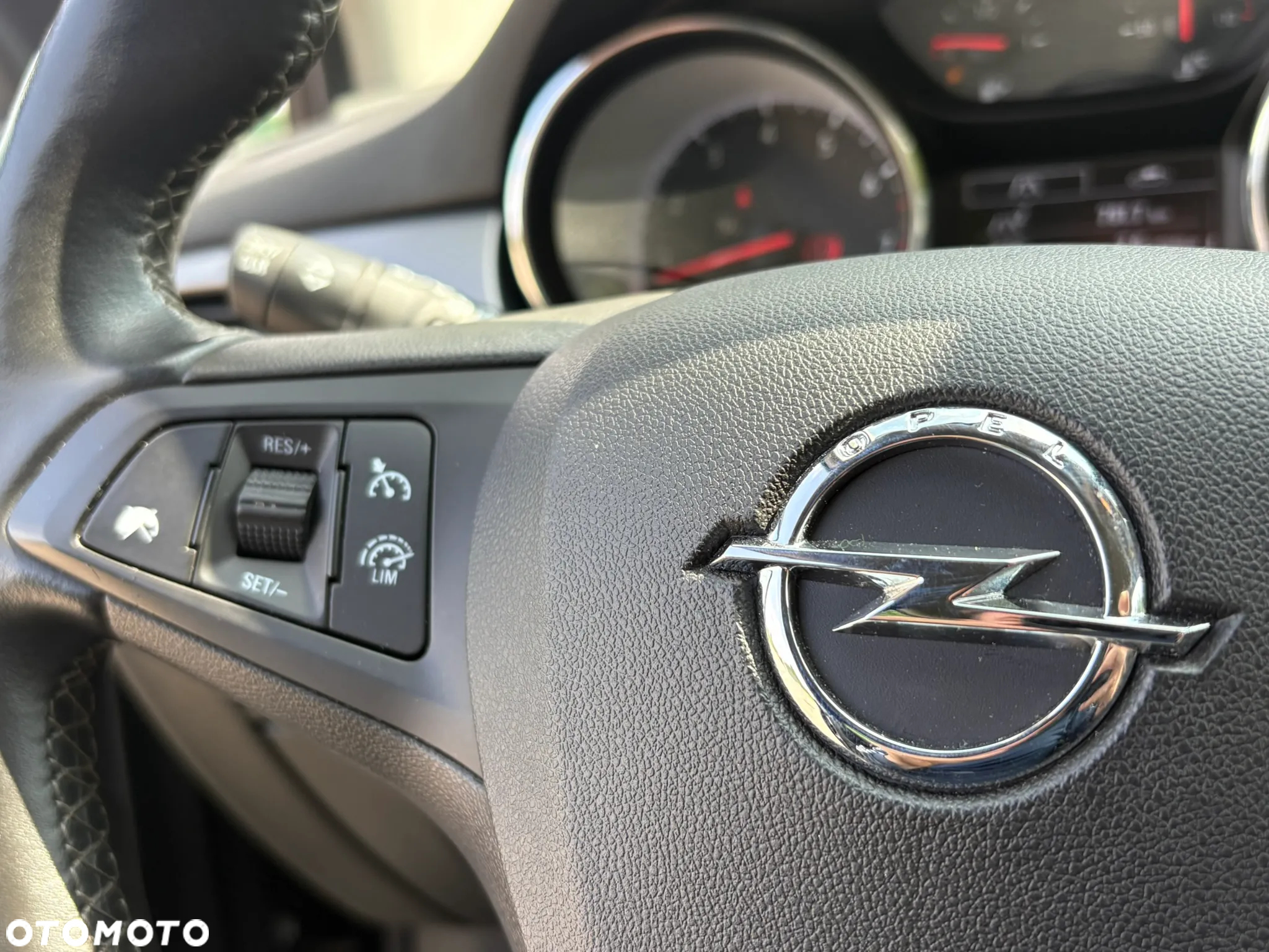 Opel Astra 1.4 Turbo Business - 25
