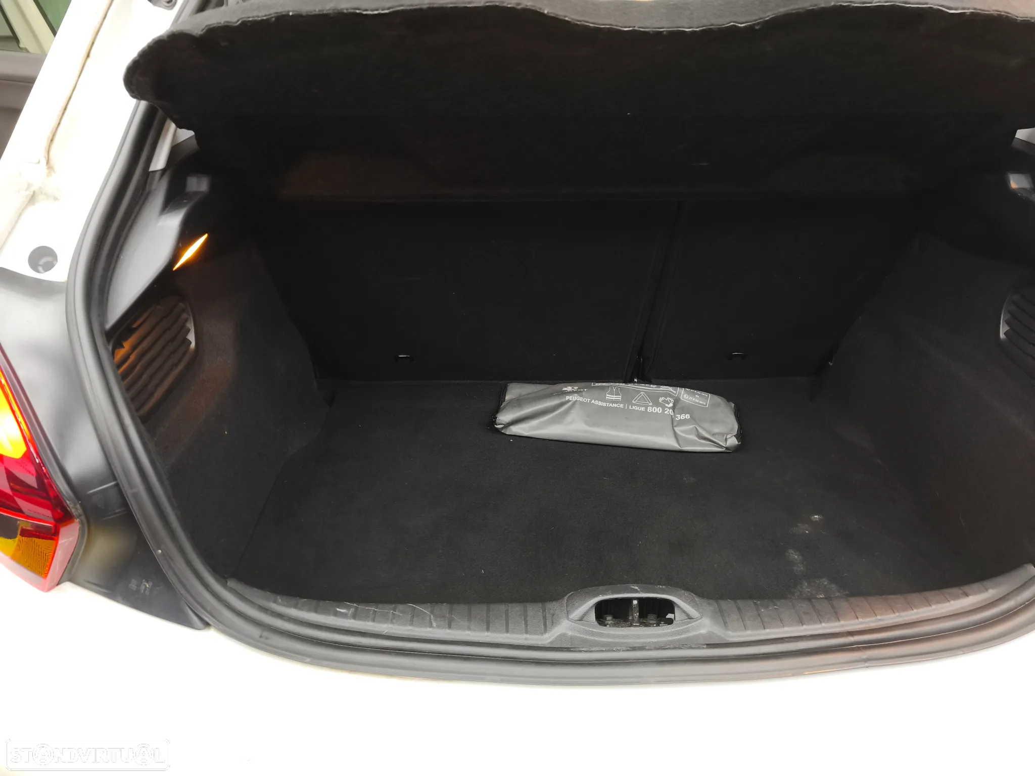 Peugeot 208 1.2 PureTech Signature - 18