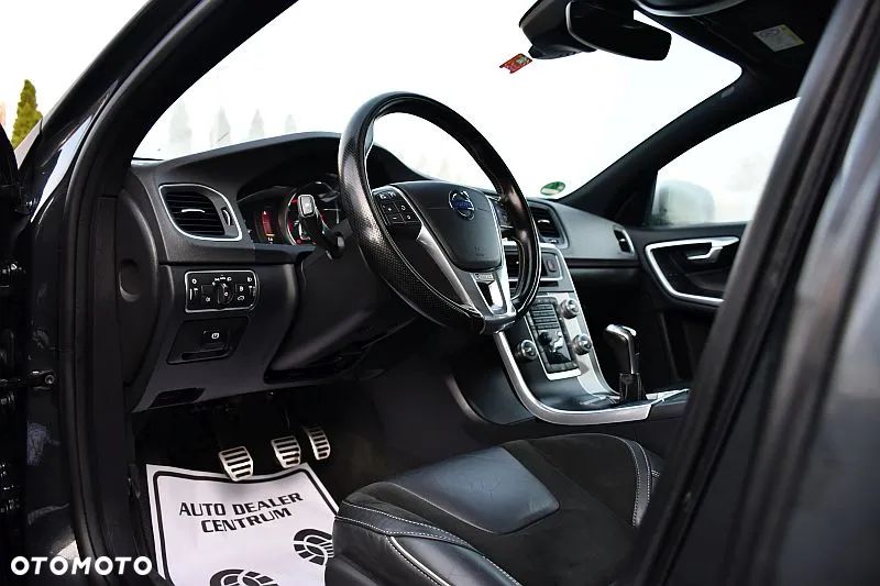 Volvo V60 D3 R-Design - 10