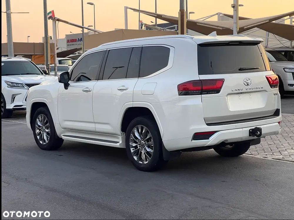 Toyota Land Cruiser - 4