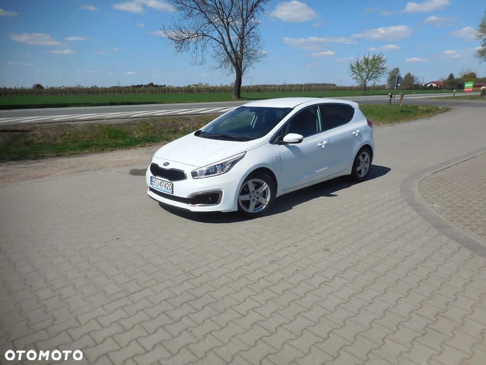 Kia Ceed 1.6 CRDi 136 ISG Dream Team Edition - 2