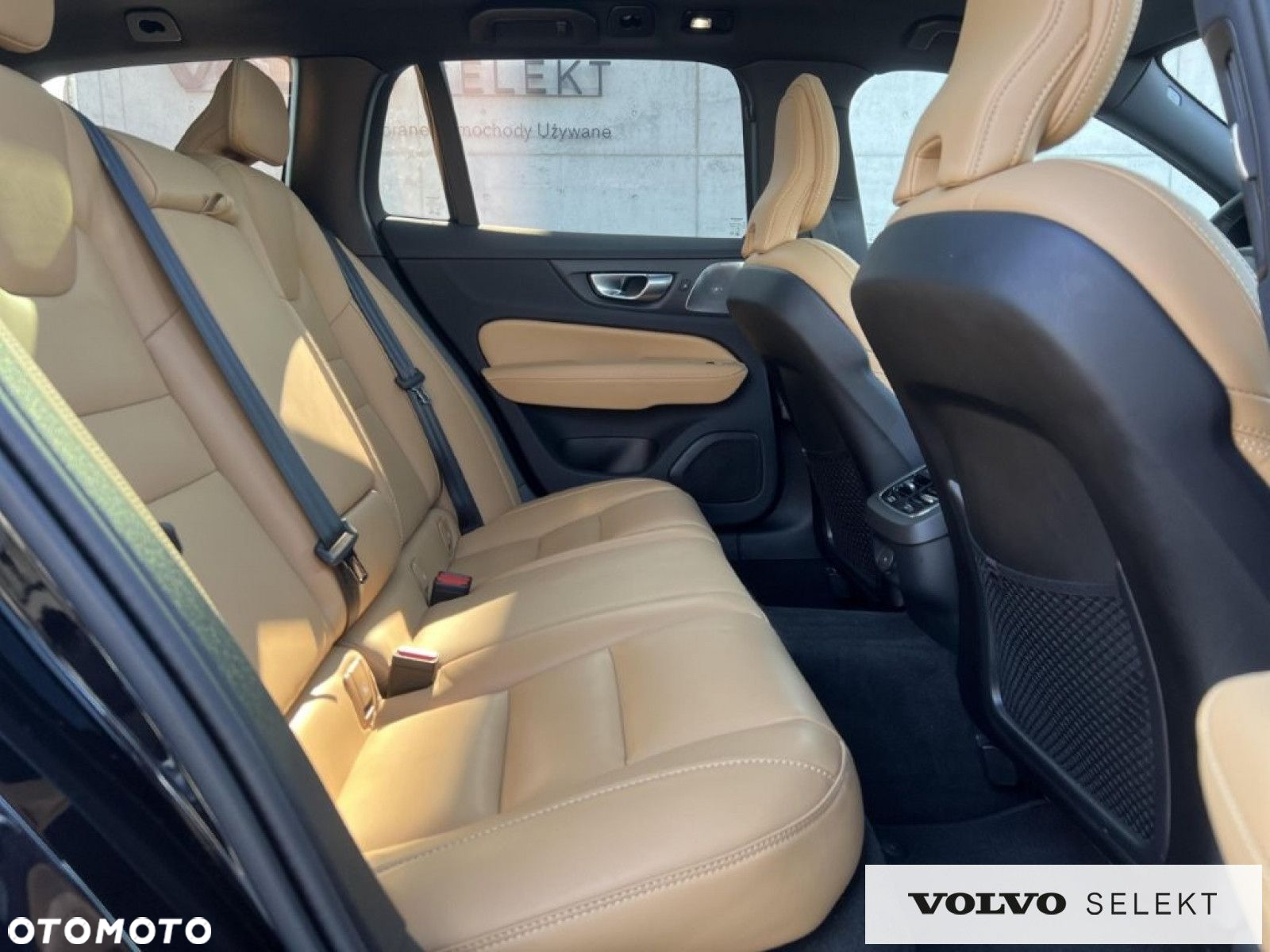 Volvo V60 Cross Country - 12