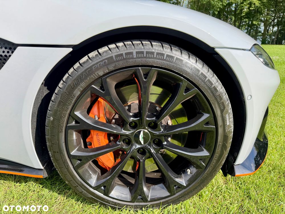 Aston Martin Vantage - 14