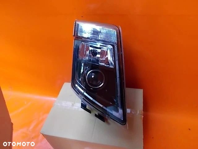 VOLVO FH16 LIFT REFLEKTOR LAMPA PRAWA -NOWA! XENO - 1