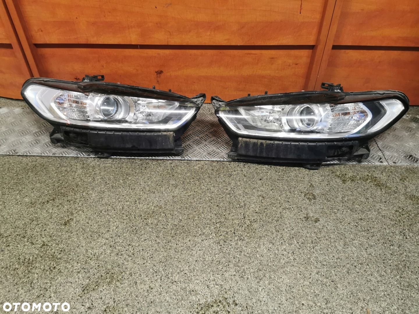 LAMPA LEWY I PRAWY PRZÓD FORD MONDEO MK5 UK DS73-13W029-BE - 1