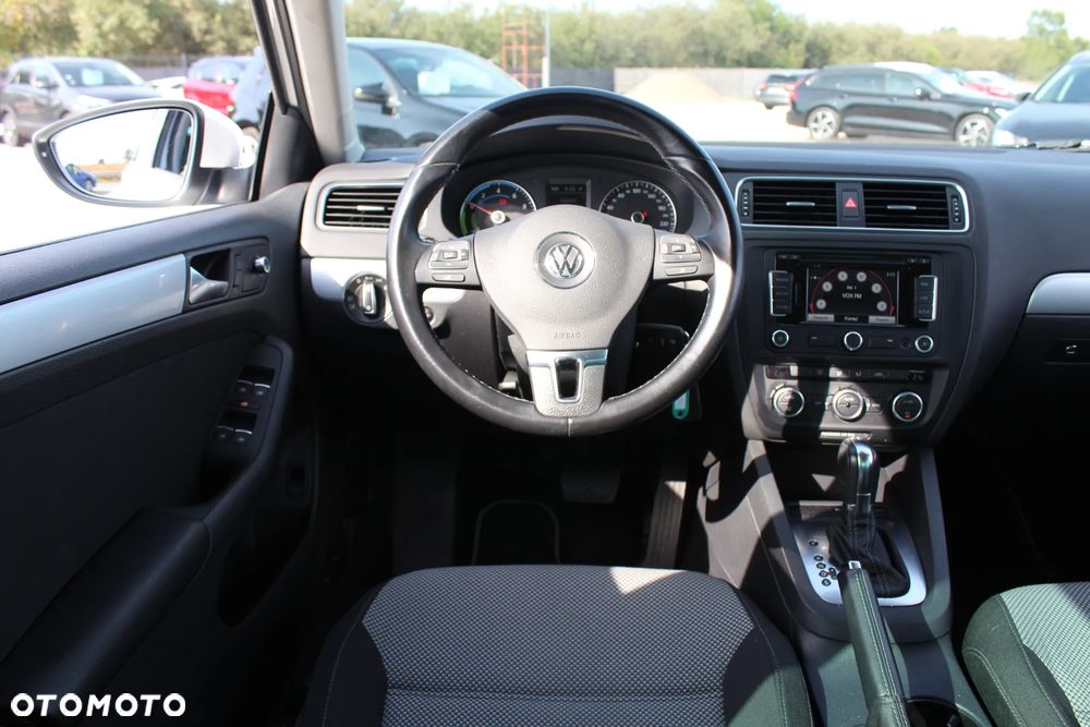 Volkswagen Jetta Hybrid - 17