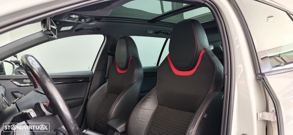 Skoda Octavia 2.0 TDI DSG RS - 28