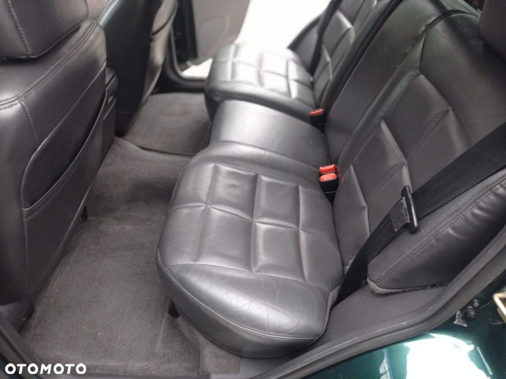 Jeep Grand Cherokee - 32