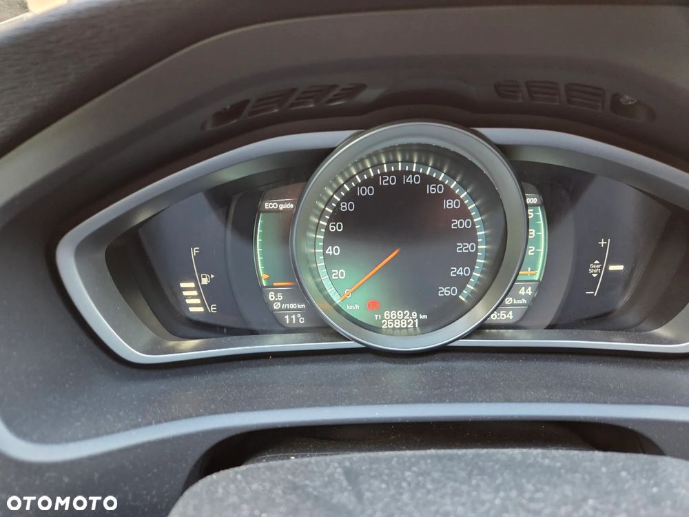 Volvo V40 D4 Drive-E Momentum - 25