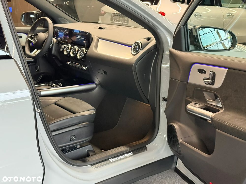 Mercedes-Benz GLA - 22