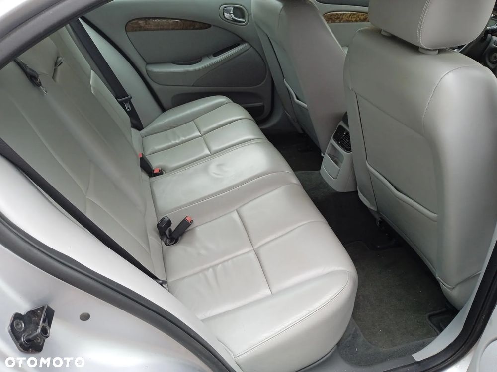 Jaguar S-Type - 11
