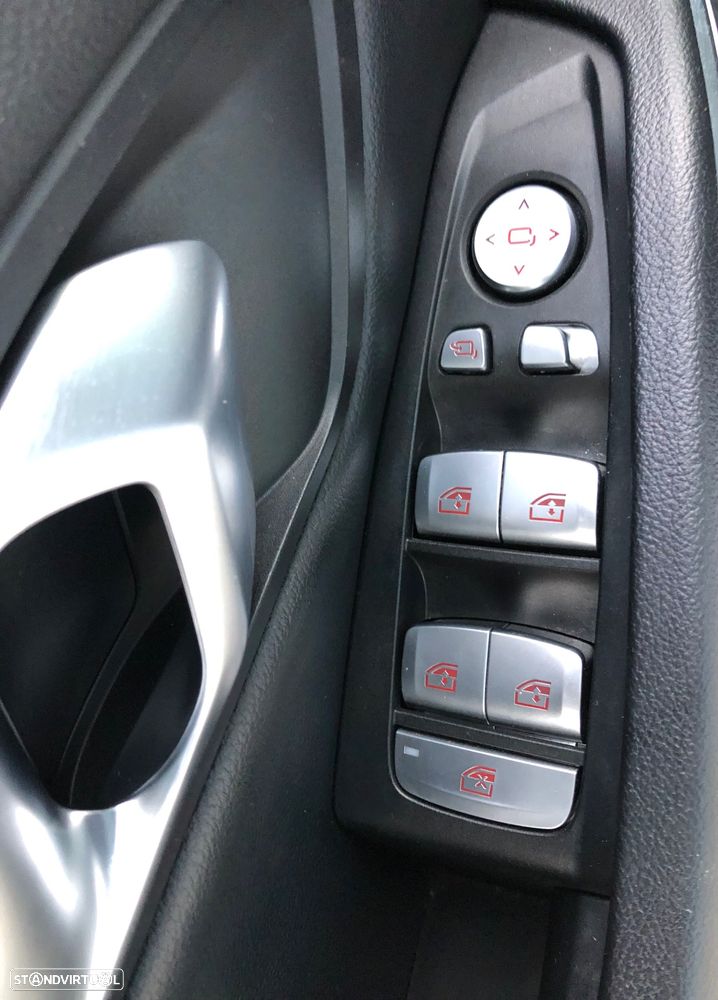 BMW 320 e Pack Desportivo M Auto - 40