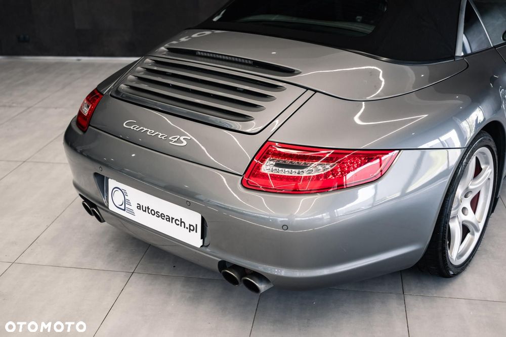 Porsche 911 Carrera 4S - 40