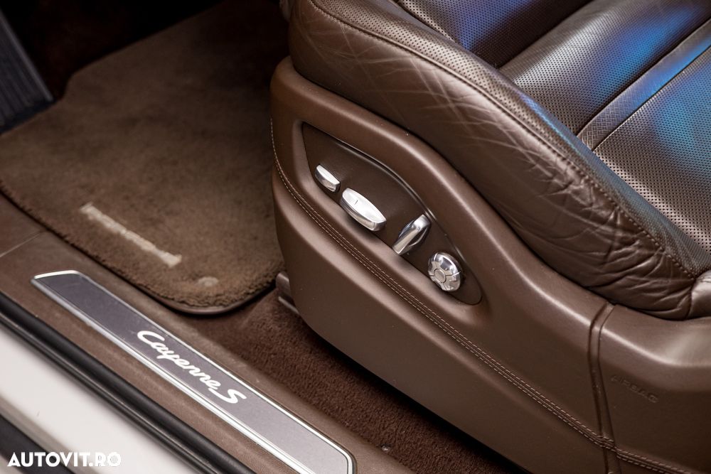 Porsche Cayenne - 22