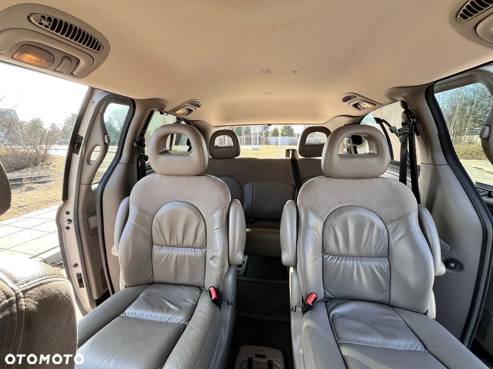 Chrysler Grand Voyager 3.3L Limited - 28