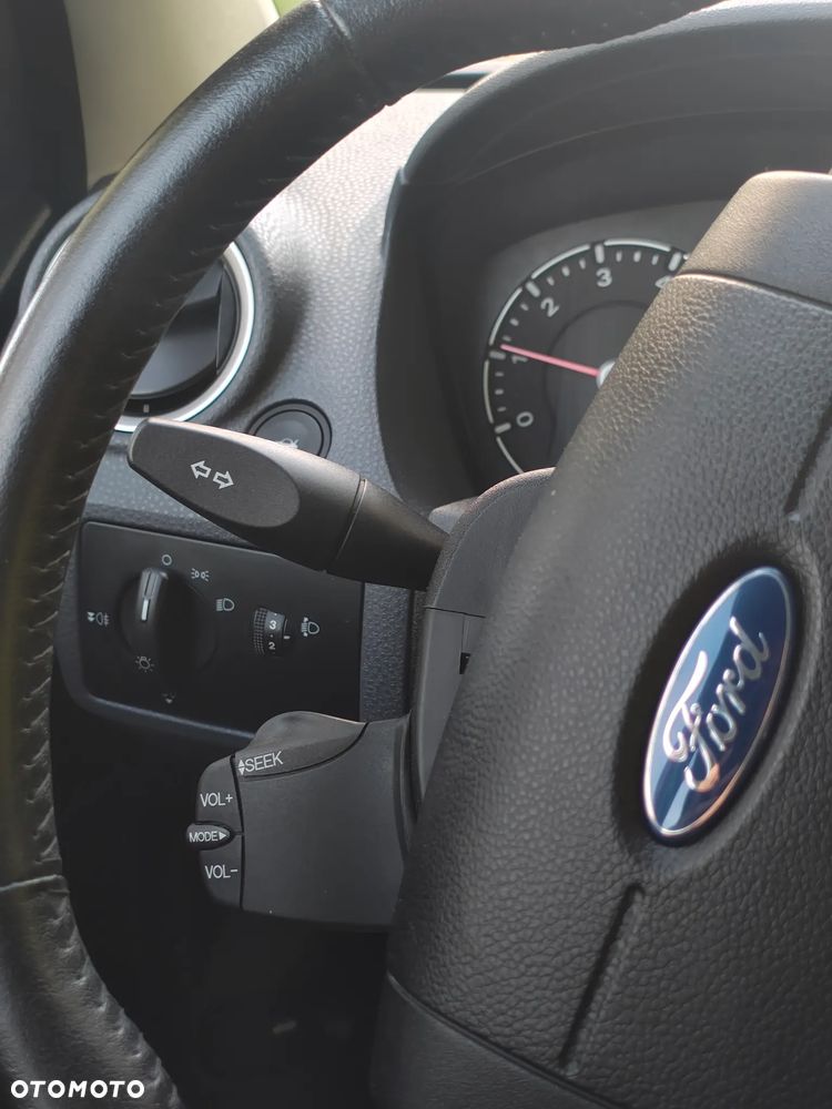 Ford Fiesta - 32