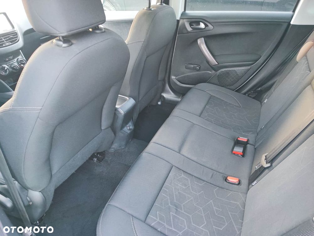 Peugeot 2008 BlueHDi 100 STOP & START Style - 9