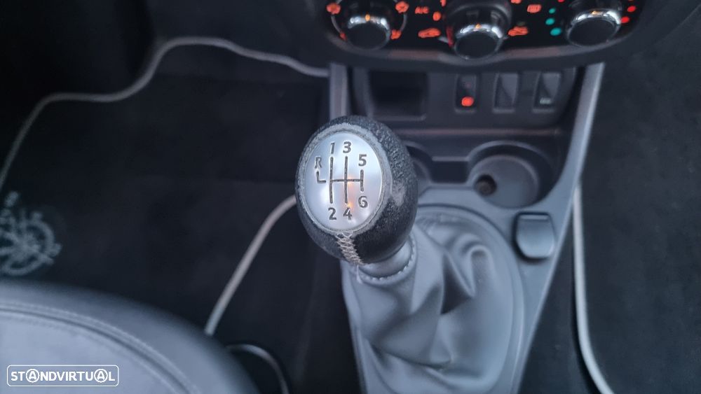 Dacia Duster 1.5 dCi SL Urban Explorer - 14