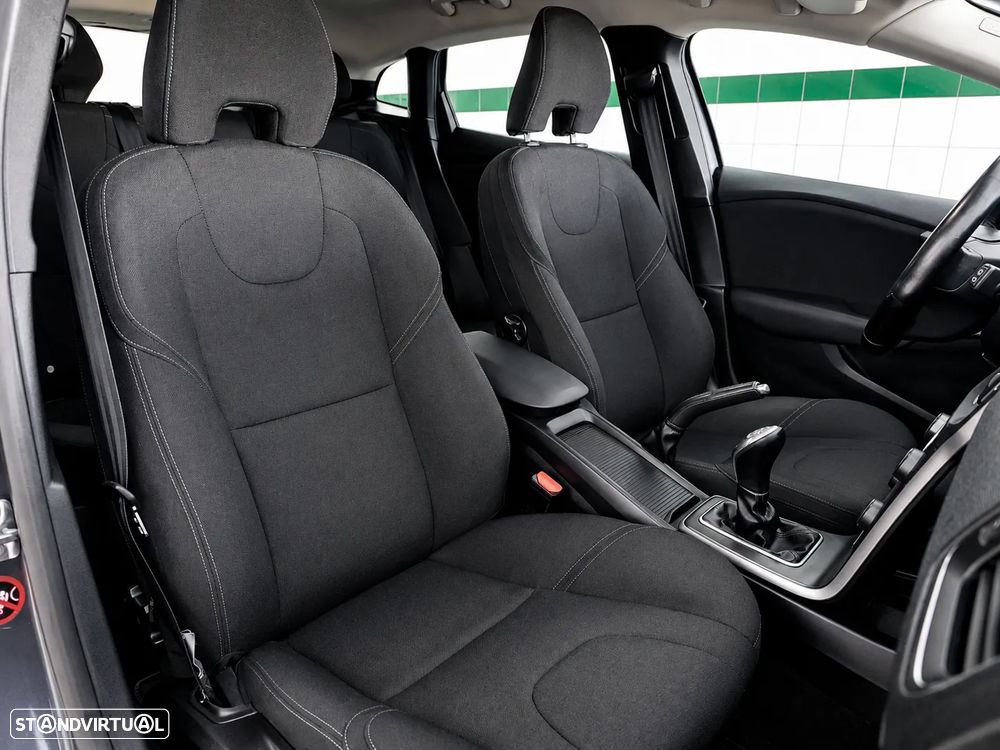 Volvo V40 Cross Country D2 Momentum - 12