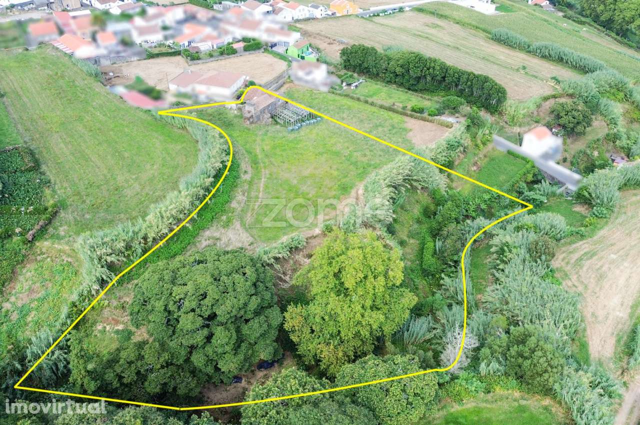 Ruína em Santa Bárbara, em Ponta Delgada - Grande imagem: 3/5