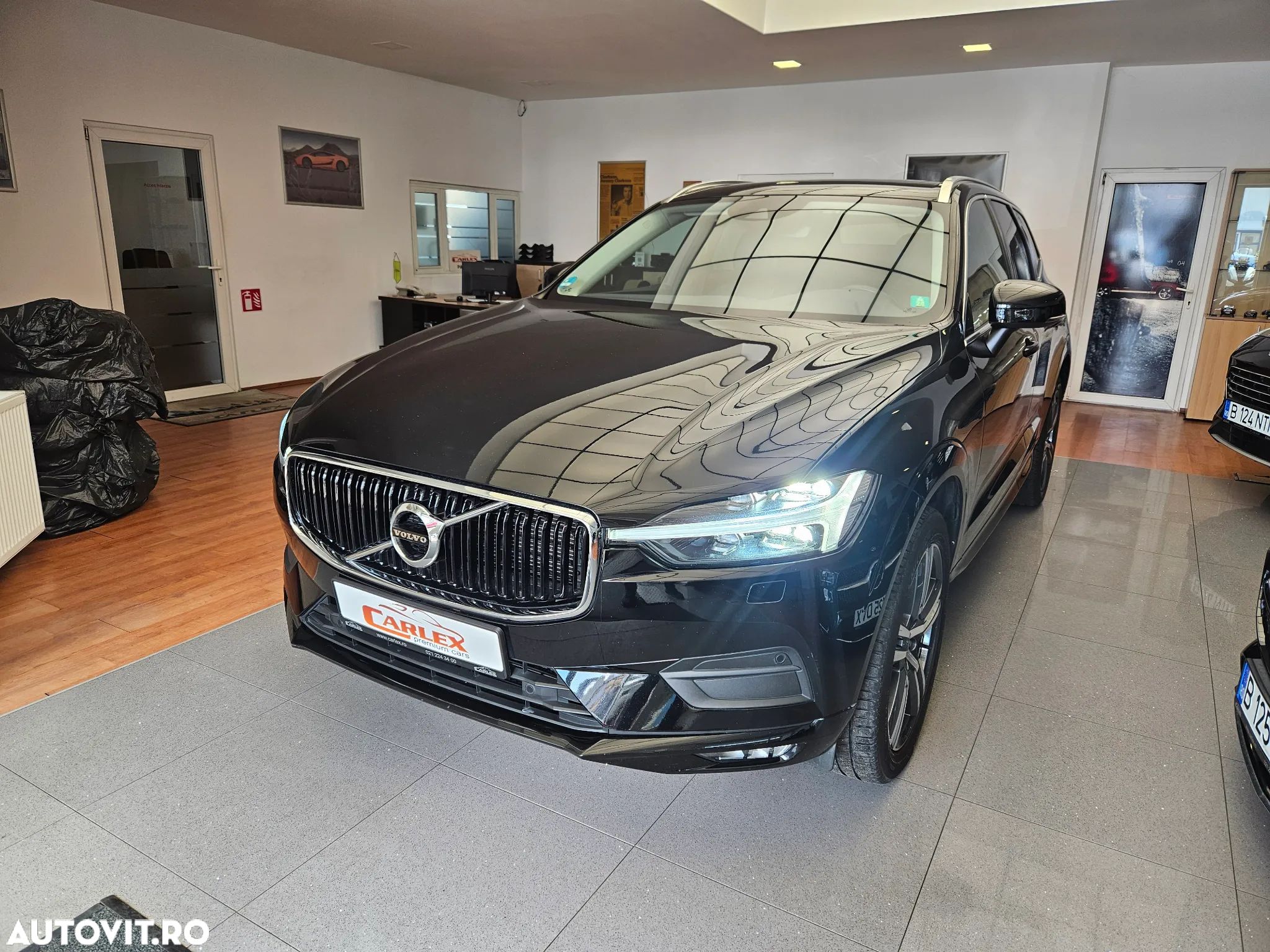 Volvo XC 60 B4 MHEV AT8 FWD Momentum Pro - 1