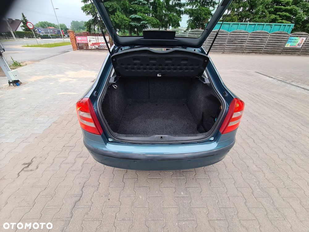 Skoda Octavia 1.6 Tour - 14