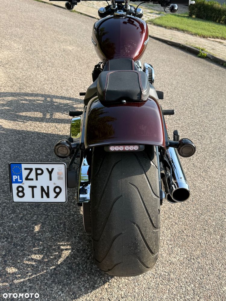 Harley-Davidson Softail Breakout - 9