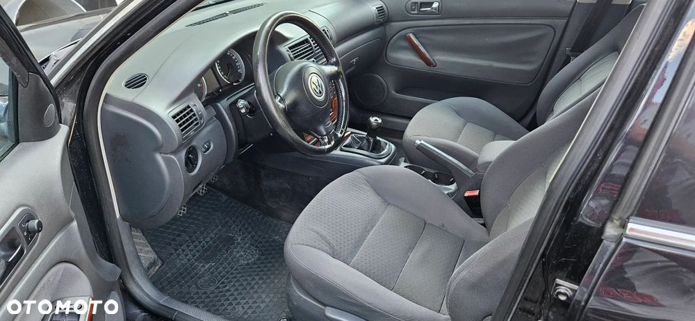 Volkswagen Passat 2.5 TDI Highline - 9