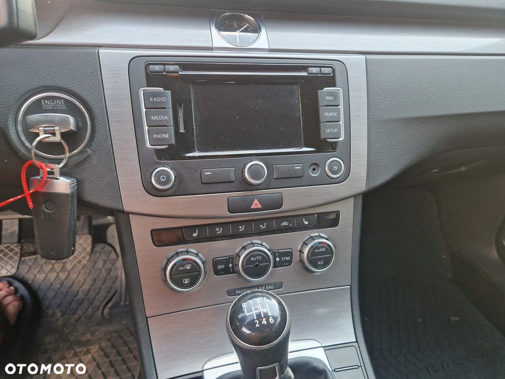 Volkswagen Passat 2.0 Blue TDI SCR Comfortline - 13