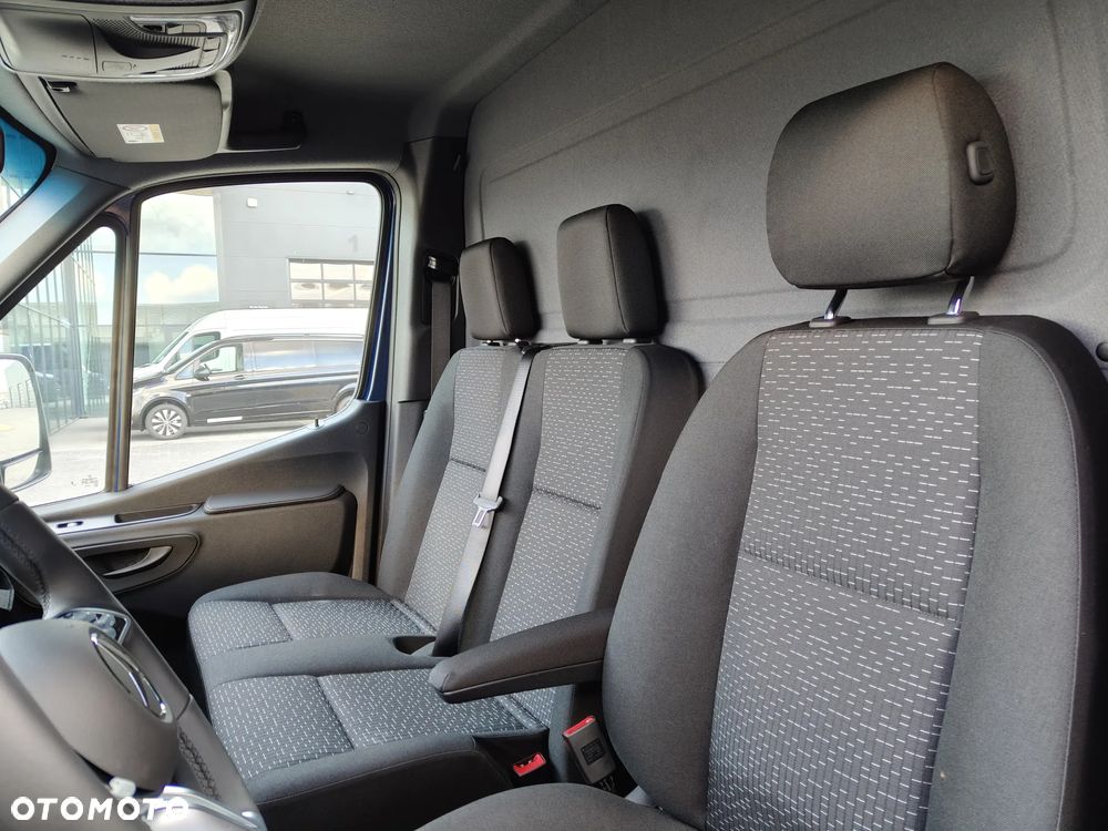 Mercedes-Benz Sprinter - 11