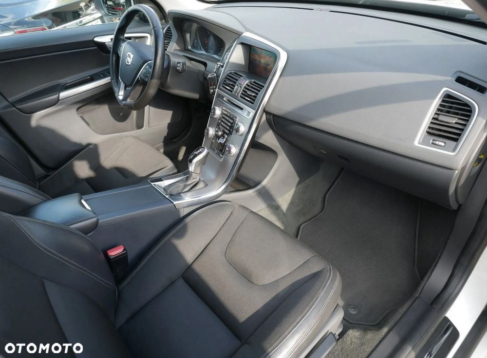 Volvo XC 60 D4 AWD Momentum - 13