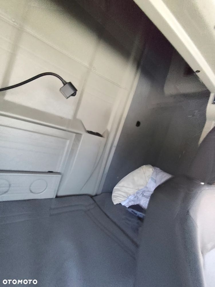 Volkswagen Crafter 2.0L 177KM Plandeka, Spojcar Webasto Miedzynarodówka - 8