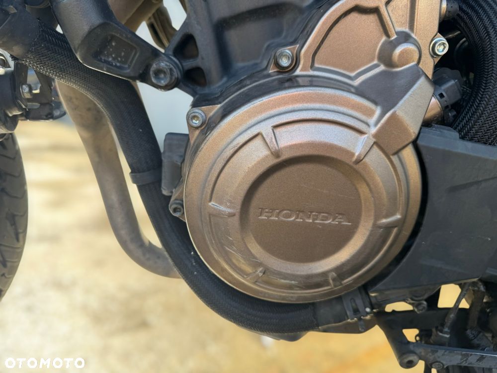 Honda CB - 12