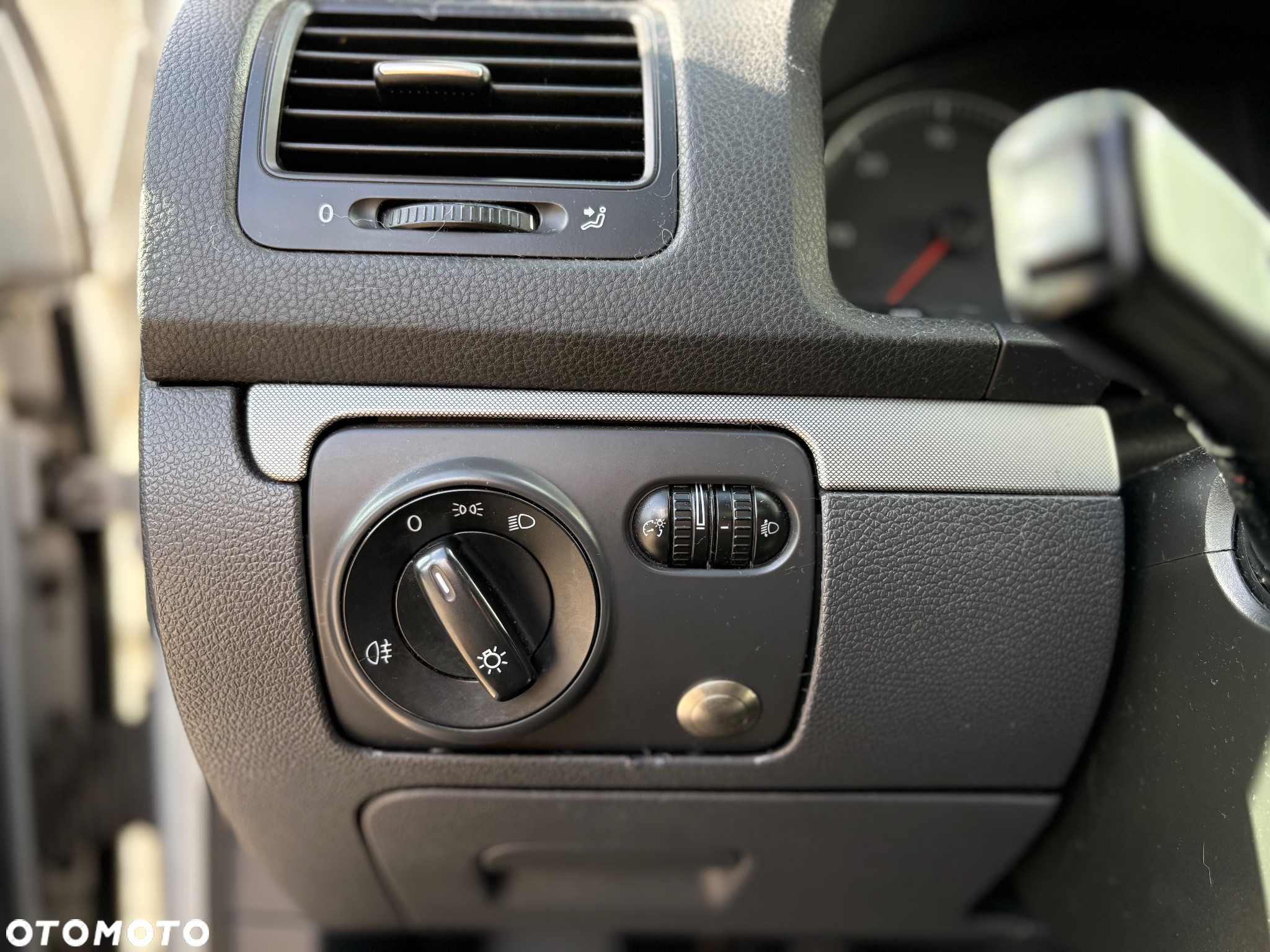 Volkswagen Golf V 2.0 TDI 4Mot GT Sport - 12