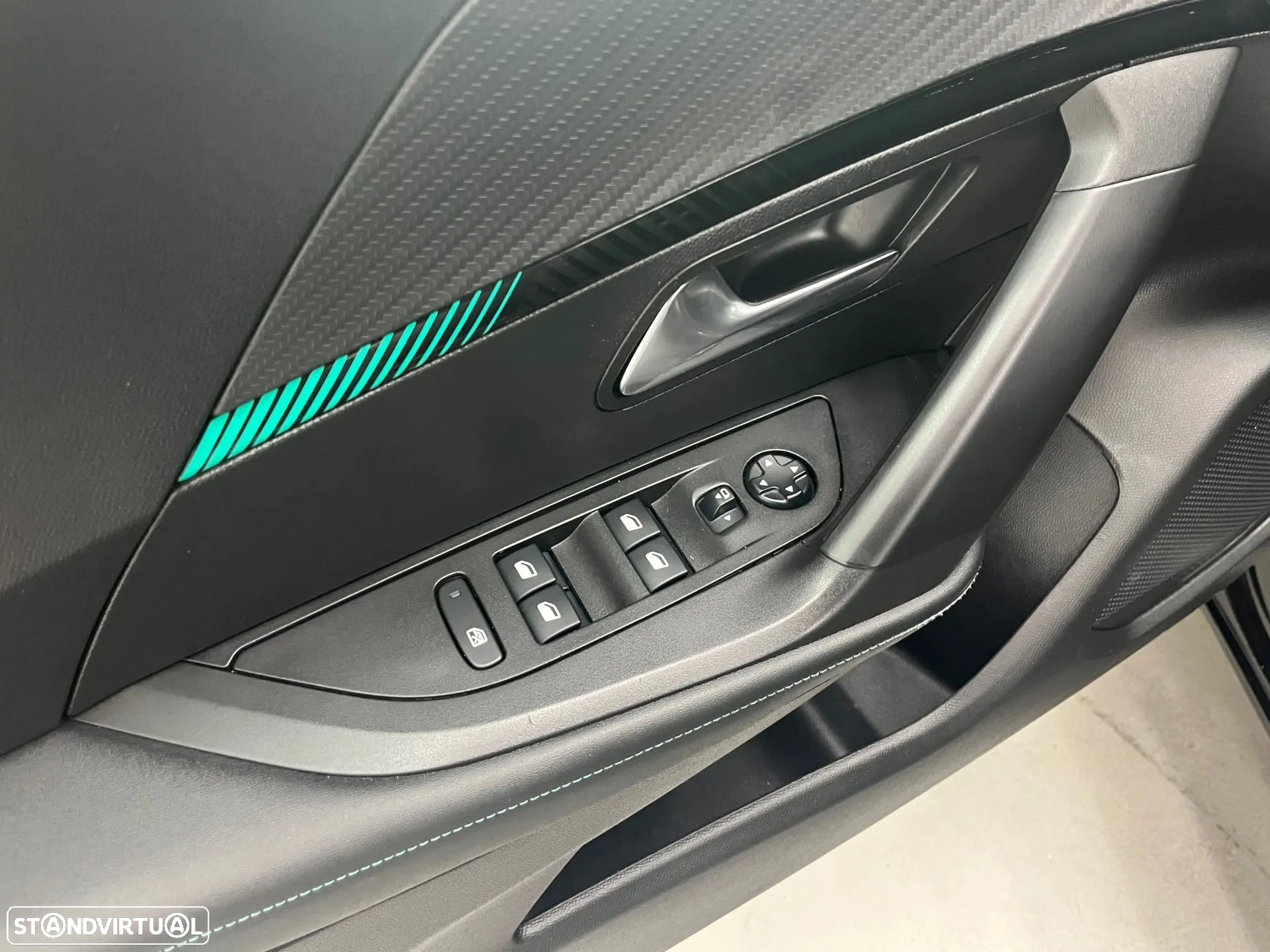 Peugeot 2008 1.2 PureTech Allure EAT8 - 10