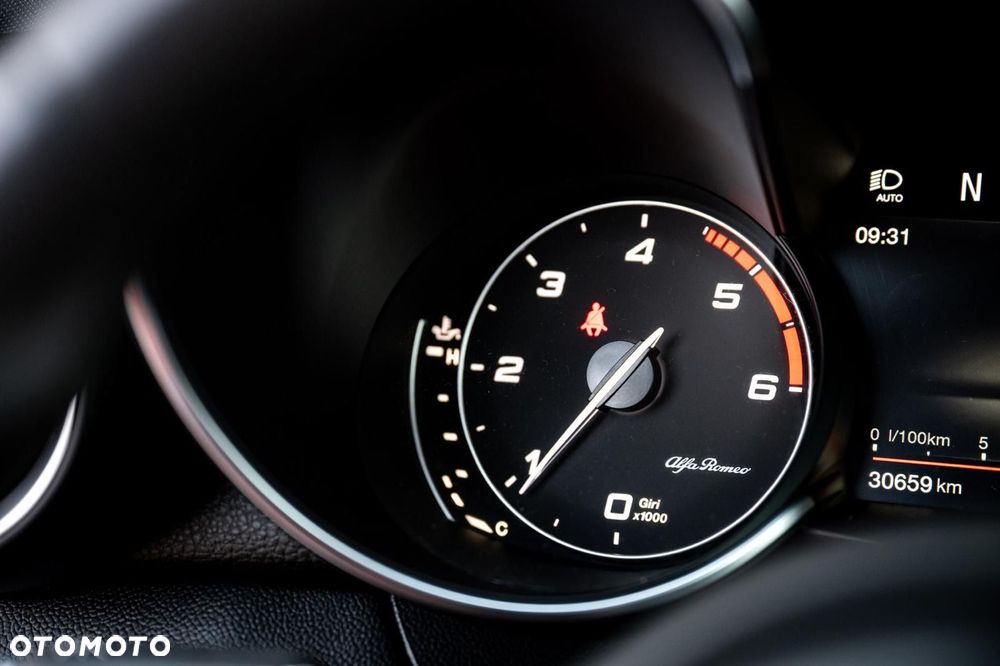 Alfa Romeo Giulia 2.2 - 24