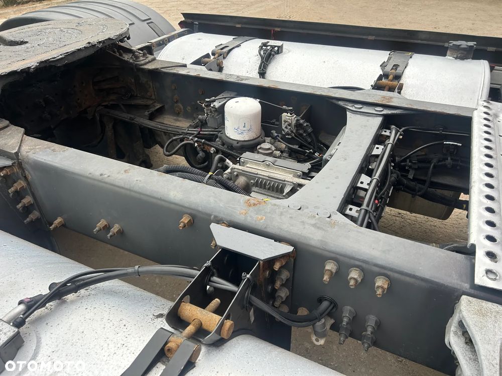 Volvo FH 460 AUTOMAT / HALOGENY ORUROWANIE / FULL SPOJLERY / OBRTOWE SIEDZENIE / KSENONY / LED / POLSKI SALON / PRZEBIEG 995 TYS. KM / EURO 6 / 2014 ROK !! - 24