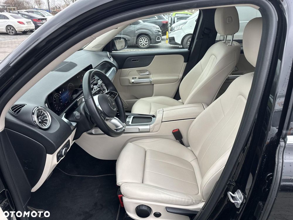 Mercedes-Benz GLB - 14