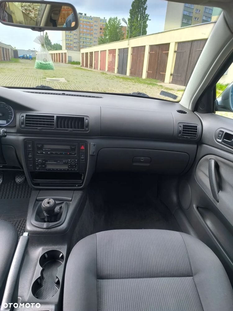 Volkswagen Passat - 11
