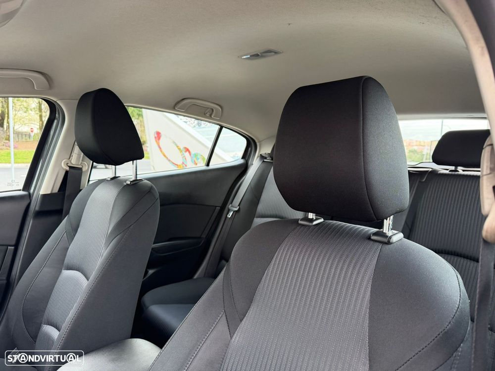 Mazda 3 Hatchback ver-1-5-sky--d-evolve - 21