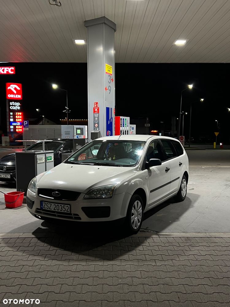 Ford Focus 1.6 Ghia - 19