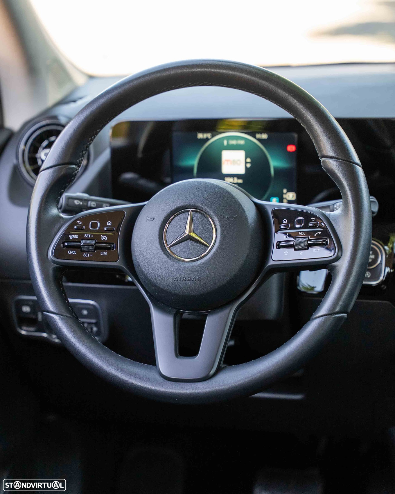 Mercedes-Benz GLA 180 7G-DCT - 17