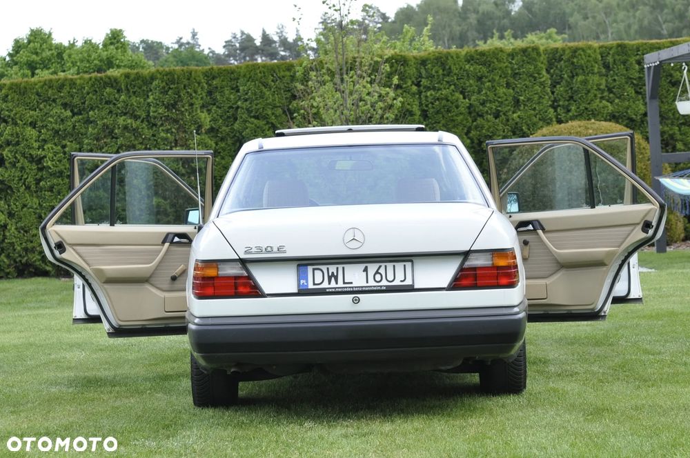 Mercedes-Benz W124 (1984-1993) - 27